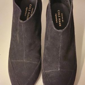 🆕️ Cole Haan black suede size 8.5 ladies booties. zips in the back